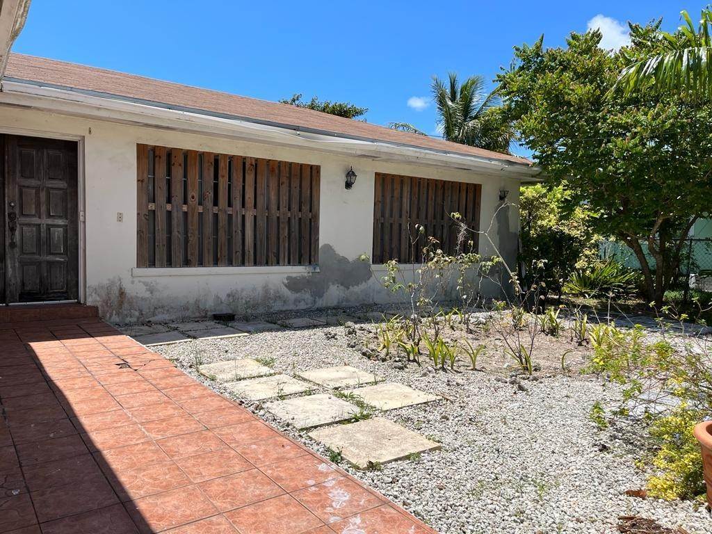 6. Single Family Homes for Sale at Gleniston Gardens, Prince Charles Drive, Nassau and Paradise Island Bahamas