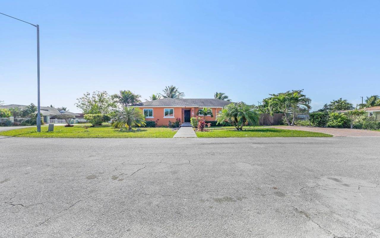 22. Single Family Homes for Rent at Nassau East, Prince Charles Drive, Nassau and Paradise Island Bahamas