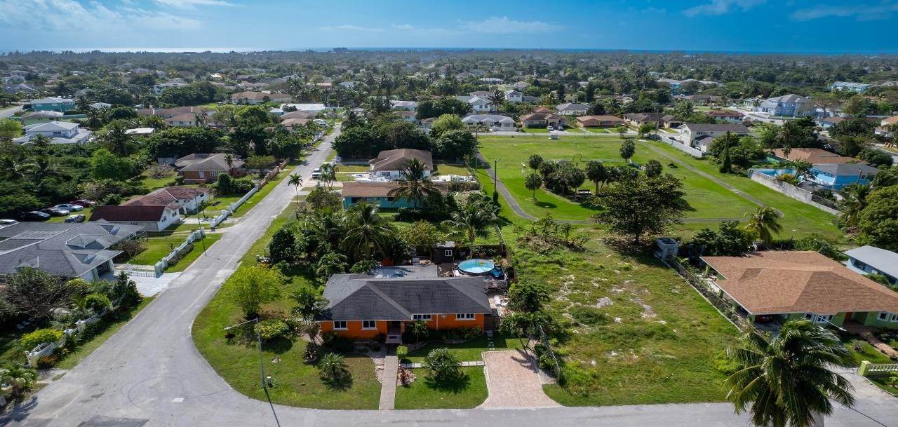 24. Single Family Homes for Rent at Nassau East, Prince Charles Drive, Nassau and Paradise Island Bahamas