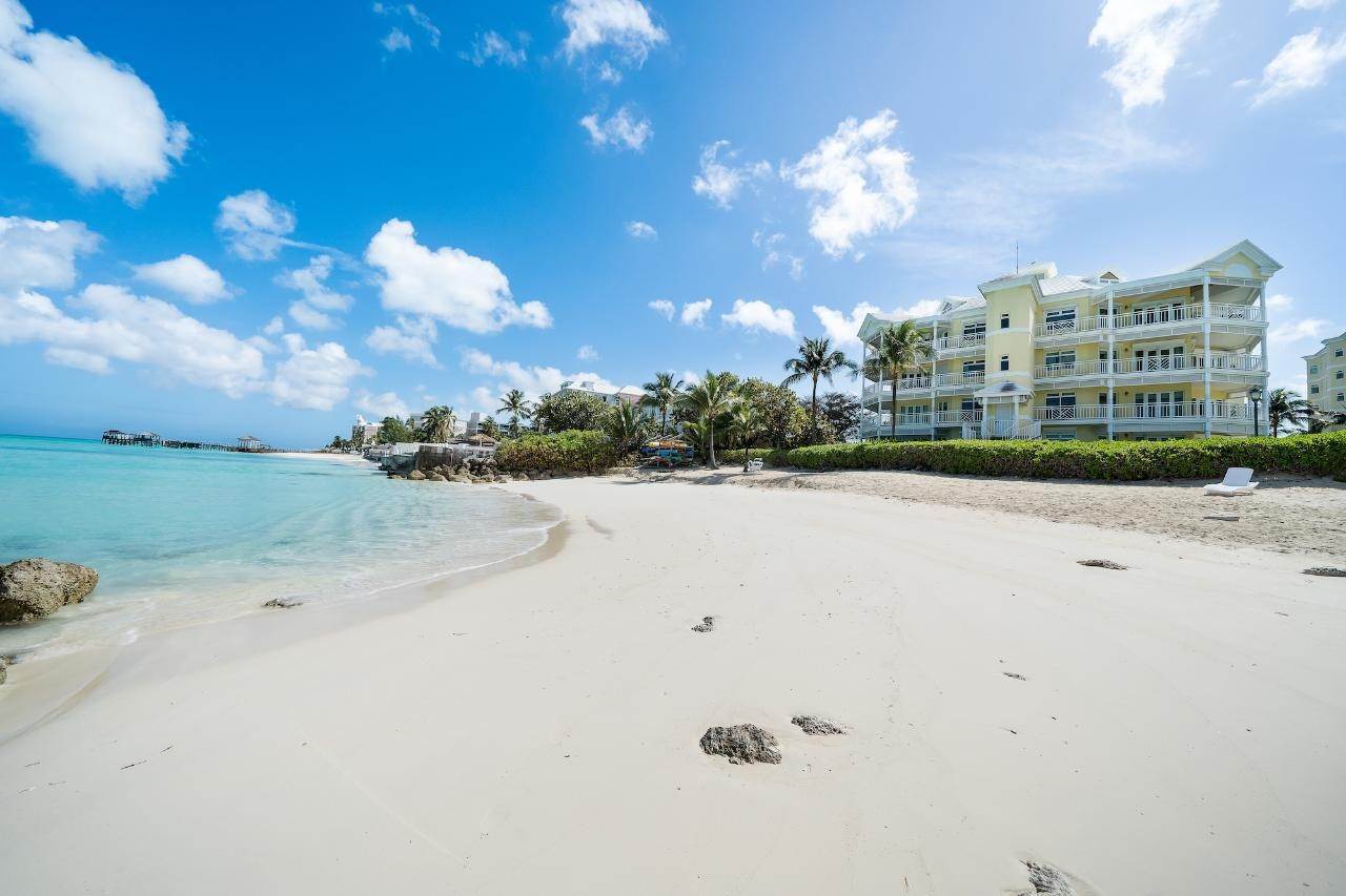 Condominiums por un Venta en Bayroc Condo, Cable Beach Bayroc, Cable Beach, Nueva Providencia / Nassau Bahamas